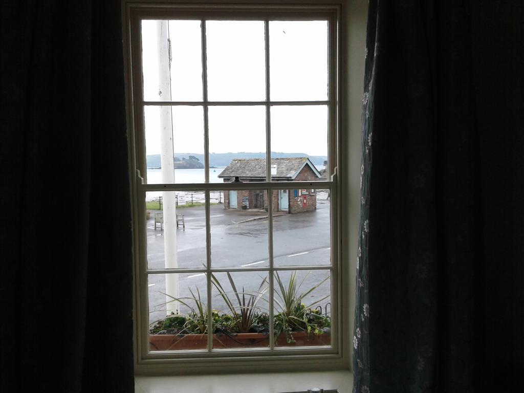The Edgcumbe Arms Bed & Breakfast Torpoint Exterior photo
